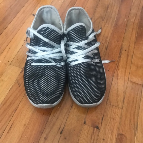 Shose - Picture 3 of 6